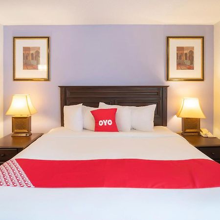 Отель Oyo Townhouse Houston Airport North Экстерьер фото