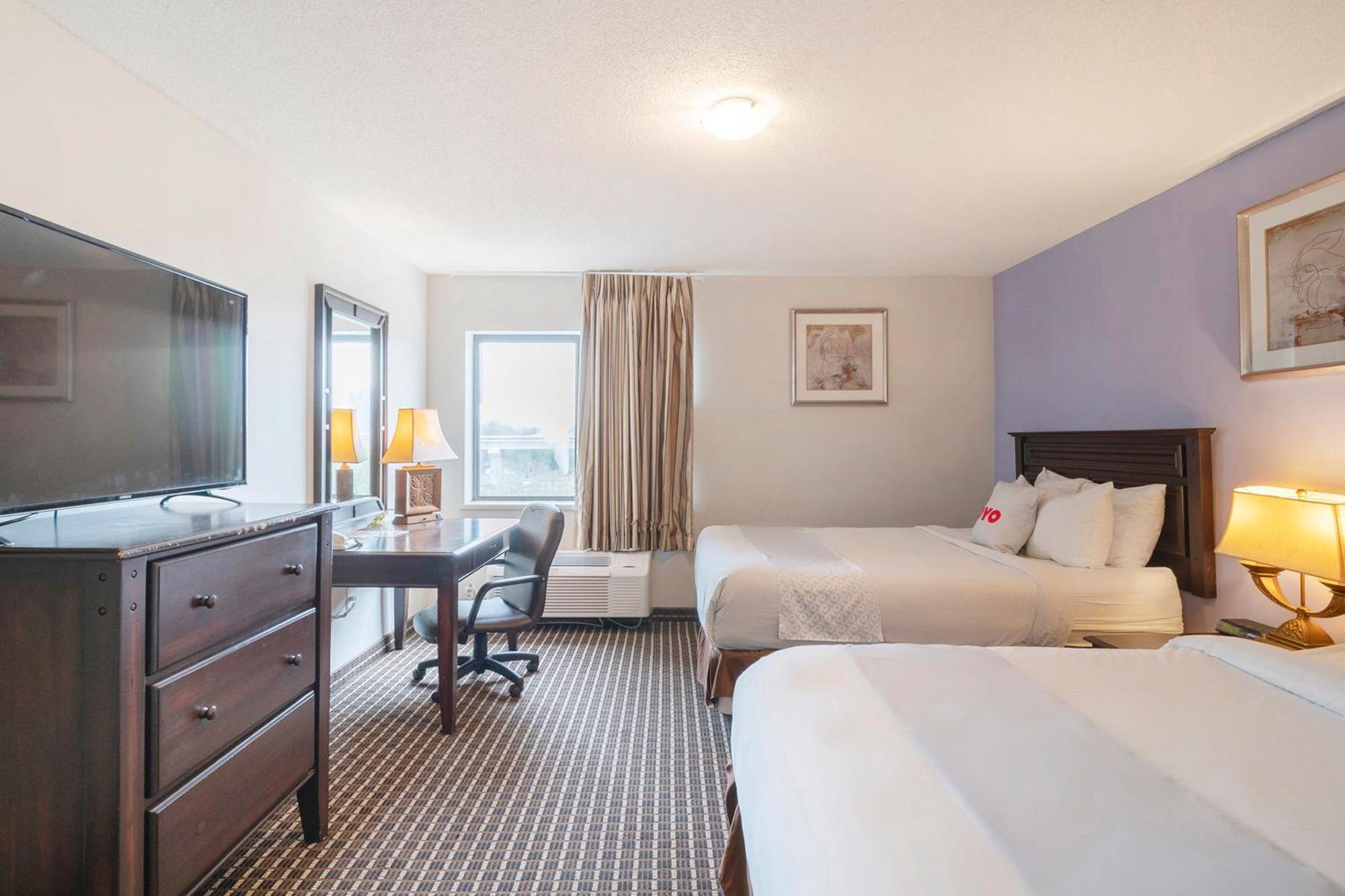 Отель Oyo Townhouse Houston Airport North Экстерьер фото