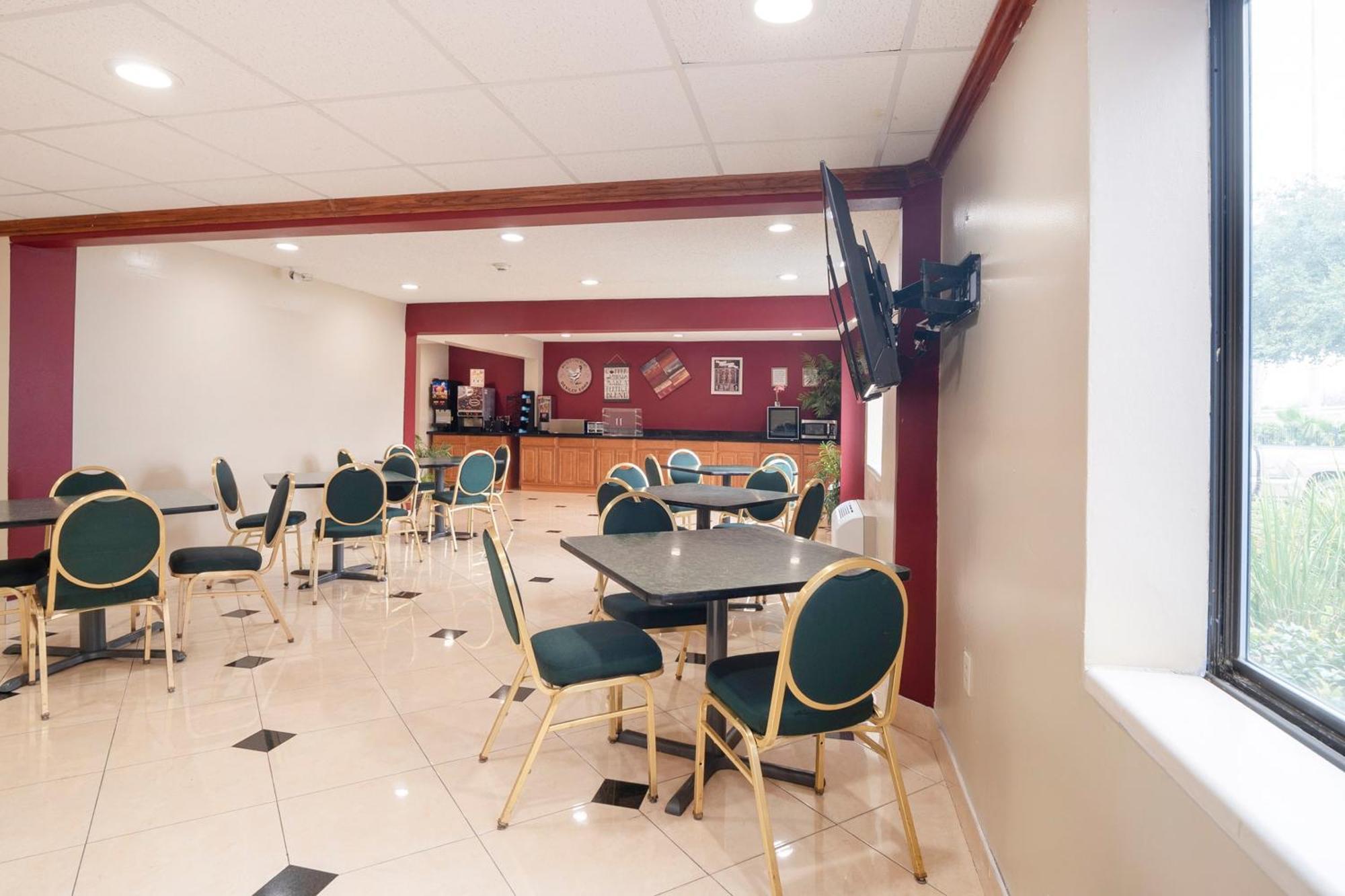Отель Oyo Townhouse Houston Airport North Экстерьер фото