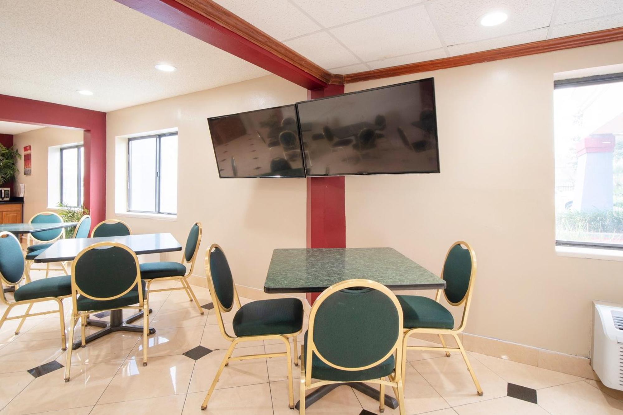 Отель Oyo Townhouse Houston Airport North Экстерьер фото